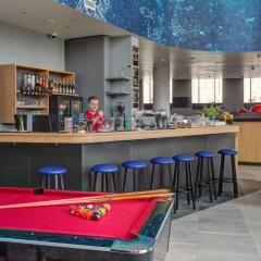 Отель MEININGER Hotel Amsterdam Amstel Нидерланды, Амстердам - отзывы, цены и фото номеров - забронировать отель MEININGER Hotel Amsterdam Amstel онлайн гостиничный бар