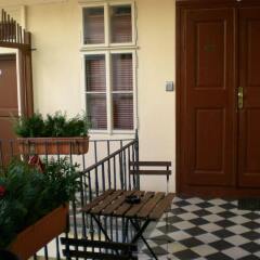 Отель Little Town budget hotel Чехия, Прага - 3 отзыва об отеле, цены и фото номеров - забронировать отель Little Town budget hotel онлайн балкон