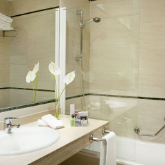 H10 Villa de la Reina Boutique Hotel ванная