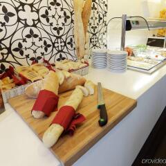Отель Holiday Inn Genoa City Генуя питание