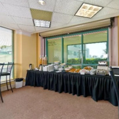 Отель Rosedale On Robson Suite Hotel Канада, Ванкувер - отзывы, цены и фото номеров - забронировать отель Rosedale On Robson Suite Hotel онлайн питание фото 2