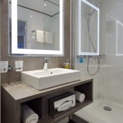Отель Lindner Hotel Airport Германия, Дюссельдорф - 4 отзыва об отеле, цены и фото номеров - забронировать отель Lindner Hotel Airport онлайн ванная фото 2