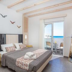 Отель Alexander Studios & Suites - Adults Only комната для гостей фото 8
