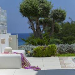 Отель Alia Seafront Suite Кипр, Протарас - отзывы, цены и фото номеров - забронировать отель Alia Seafront Suite онлайн бассейн фото 2