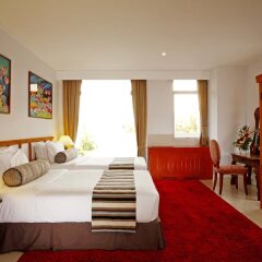 Отель Waterfront Suites Phuket by Centara комната для гостей