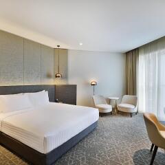 Отель Courtyard by Marriott Al Barsha, Dubai комната для гостей