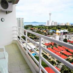Апартаменты Sea View 1 bed Apartment Паттайя балкон