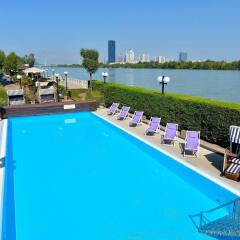 Отель Hilton Vienna Danube Waterfront бассейн фото 2
