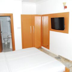3J's Hotel Ltd сейф в номере