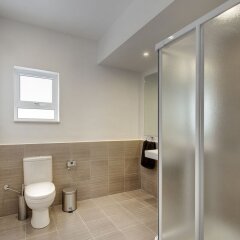 Отель Modern 2 Bedroom Seaview Apartment Мальта, Слима - отзывы, цены и фото номеров - забронировать отель Modern 2 Bedroom Seaview Apartment онлайн ванная
