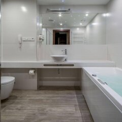 Luxury Spa & Wellness Hotel Prezident in Karlovy Vary, Czech Republic from 183$, photos, reviews - zenhotels.com bathroom