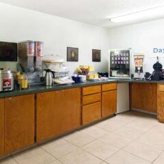 Отель Days Inn Shawnee питание