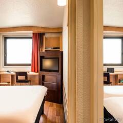 Отель ibis Paris 17 Clichy-Batignolles - formerly Berthier Франция, Париж - 10 отзывов об отеле, цены и фото номеров - забронировать отель ibis Paris 17 Clichy-Batignolles - formerly Berthier онлайн комната для гостей