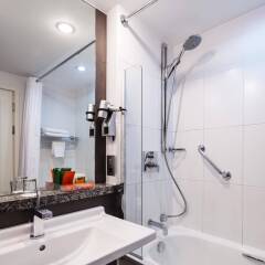 Отель NH London Kensington ванная