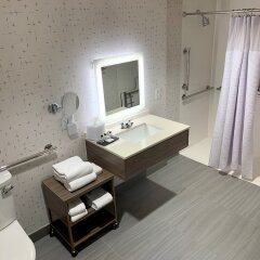 Отель Crowne Plaza Columbus - Downtown США, Колумбус - отзывы, цены и фото номеров - забронировать отель Crowne Plaza Columbus - Downtown онлайн ванная фото 2