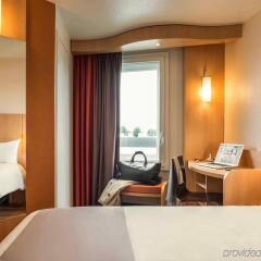 Отель ibis Paris Coeur d'Orly Airport комната для гостей
