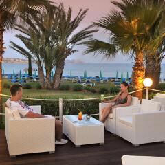 Okeanos Beach Hotel гостиничный бар