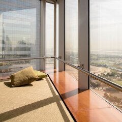 Отель Jumeirah Emirates Towers ОАЭ, Дубай - 8 отзывов об отеле, цены и фото номеров - забронировать отель Jumeirah Emirates Towers онлайн балкон