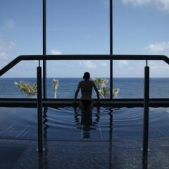 Отель Vidamar Resort Madeira - Half Board Only Португалия, Фуншал - отзывы, цены и фото номеров - забронировать отель Vidamar Resort Madeira - Half Board Only онлайн бассейн фото 2