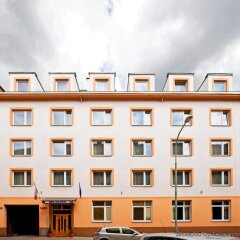 Отель Relax Inn Чехия, Прага - - забронировать отель Relax Inn, цены и фото номеров вид на фасад