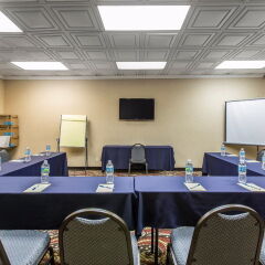 Отель Quality Inn & Suites Los Angeles Airport - LAX