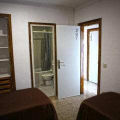 Отель Hostal Miranda Испания, Бланес - отзывы, цены и фото номеров - забронировать отель Hostal Miranda онлайн комната для гостей фото 4