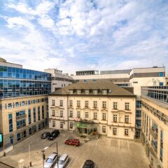 Отель Holiday Inn Krakow City Centre, an IHG Hotel Польша, Краков - 4 отзыва об отеле, цены и фото номеров - забронировать отель Holiday Inn Krakow City Centre, an IHG Hotel онлайн балкон