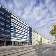 Отель Occidental Praha Five парковка