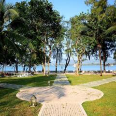 Отель The Mangrove Panwa Phuket Resort пляж