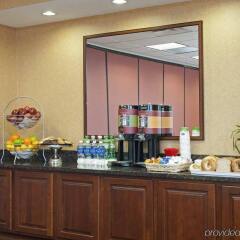 Отель Hampton Inn & Suites Columbus-Easton Area США, Колумбус - отзывы, цены и фото номеров - забронировать отель Hampton Inn & Suites Columbus-Easton Area онлайн питание фото 2