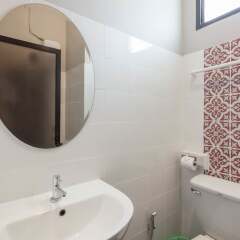 Отель Journey Guesthouse Таиланд, Пхукет - отзывы, цены и фото номеров - забронировать отель Journey Guesthouse онлайн ванная