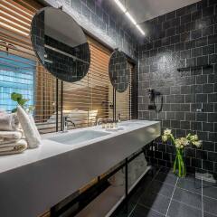 Отель Artagonist Art Hotel Литва, Вильнюс - 1 отзыв об отеле, цены и фото номеров - забронировать отель Artagonist Art Hotel онлайн ванная фото 2