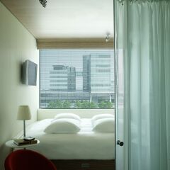 Отель citizenM Schiphol Airport Нидерланды, Схипхол - 4 отзыва об отеле, цены и фото номеров - забронировать отель citizenM Schiphol Airport онлайн комната для гостей фото 2