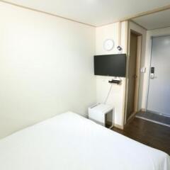 Отель Philstay Itaewon 2* Стандартный номер с двуспальной кроватью фото 4