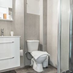 Отель Ermou Suites by Livin Urbban ванная фото 7