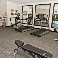 Отель Holiday Inn Express & Suites Columbus-Easton фитнесс-зал фото 3