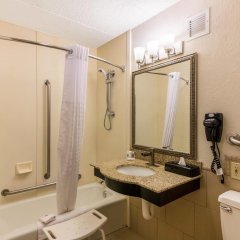Comfort Inn Plymouth - Minneapolis in Plymouth, United States of America from 138$, photos, reviews - zenhotels.com bathroom