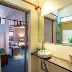 Отель HoLo Opera Saigon Serviced HomeStay ванная