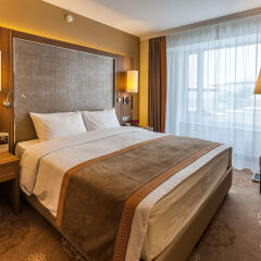 Гостиница DoubleTree by Hilton Tyumen в Тюмени - забронировать гостиницу DoubleTree by Hilton Tyumen, цены и фото номеров Тюмень комната для гостей фото 3