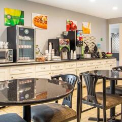 Отель Quality Inn and Suites North/Polaris США, Колумбус - отзывы, цены и фото номеров - забронировать отель Quality Inn and Suites North/Polaris онлайн гостиничный бар