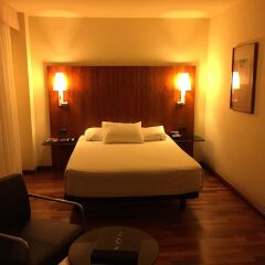 AC Hotel La Linea by Marriott сейф в номере