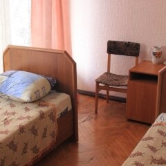 Гостиница Кирова (г.Ялта) комната для гостей фото 3