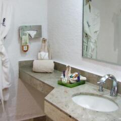 Copacabana Beach Hotel Acapulco ванная фото 2