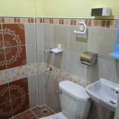 Отель Dhayne Bed and Breakfast - Hostel Филиппины, Пуэрто-Принцеса - отзывы, цены и фото номеров - забронировать отель Dhayne Bed and Breakfast - Hostel онлайн ванная