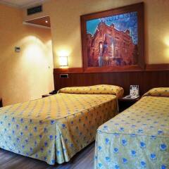Leonardo Hotel Barcelona Las Ramblas сейф в номере