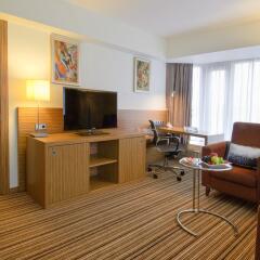 Гостиница Crowne Plaza Moscow World Trade Centre в Москве - забронировать гостиницу Crowne Plaza Moscow World Trade Centre, цены и фото номеров Москва комната для гостей фото 9