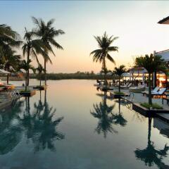 Отель Hoi An Beach Resort бассейн