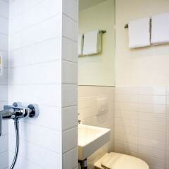 Отель easyHotel Amsterdam City Centre South ванная фото 2