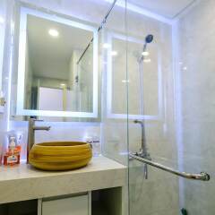 Апартаменты Sunrise Hon Chong Ocean View Apartment Нячанг ванная