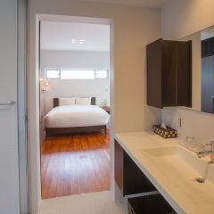 Отель Kariyushi Condominium Resort Onna Maeda Base Япония, Центр Окинавы - отзывы, цены и фото номеров - забронировать отель Kariyushi Condominium Resort Onna Maeda Base онлайн ванная